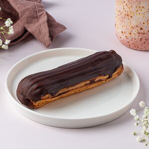 Эклер шоколадный