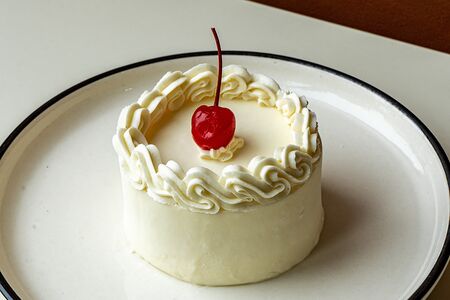 Пирожное Малина-ваниль