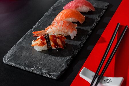 Суши с тунцом