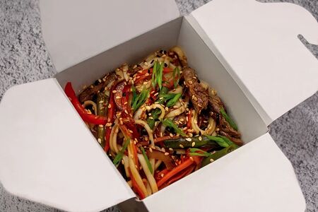 Удон с говядиной в устричном соусе