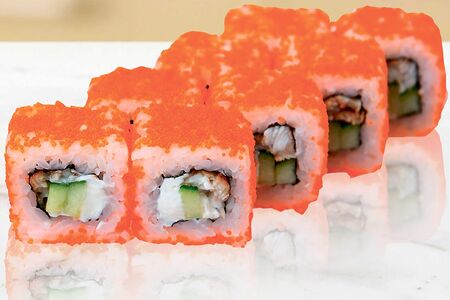 Ролл Калифорния с угрем