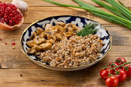 Гречка с шампиньонами и морковью