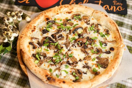 Пицца с грибами и трюфельным маслом