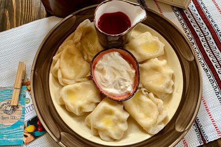 Вареники с вишней и вишневым киселем