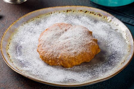 Пончик домашний с заварным кремом