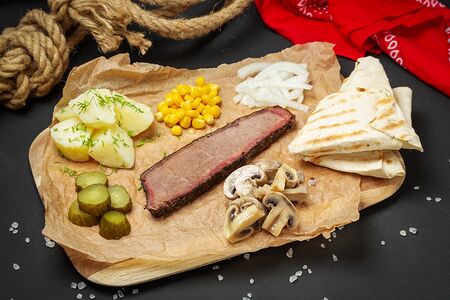 Обед с фирменным брискетом