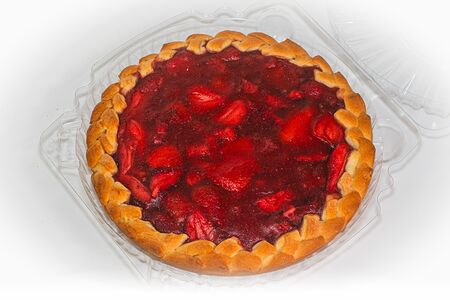 Пирог творожно-ягодный клубничный