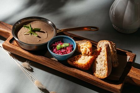 Паштет из печени кролик с луком конфидента