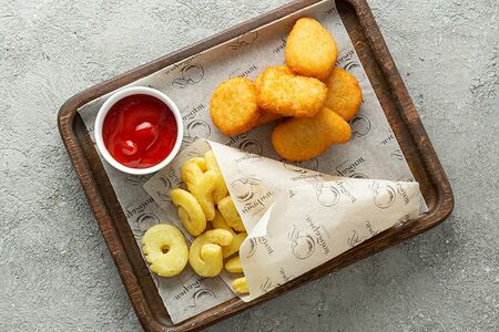 Куриные наггетсы с картофелем фри