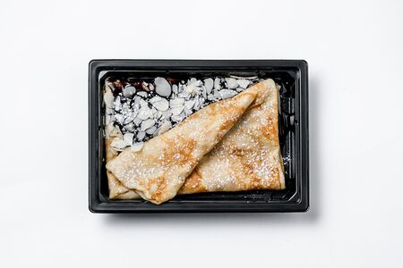 Блинчик с шоколадом и миндалём