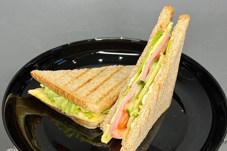 Сэндвич с ветчиной