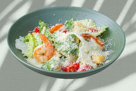 Салат Цезарь с креветками