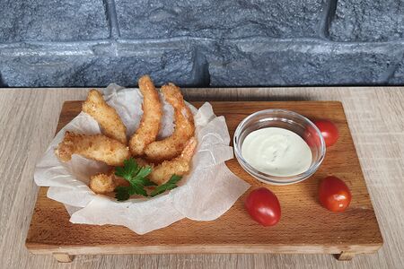 Креветки фри с соусом