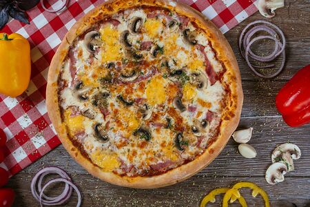 Пицца Фунги с ветчиной и грибами