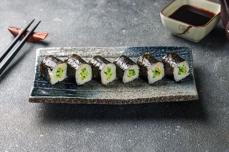 Ролл с огурцом