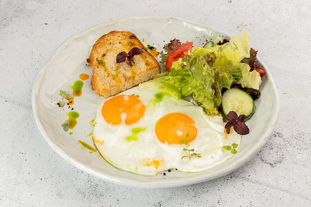 Глазунья из фермерских яиц