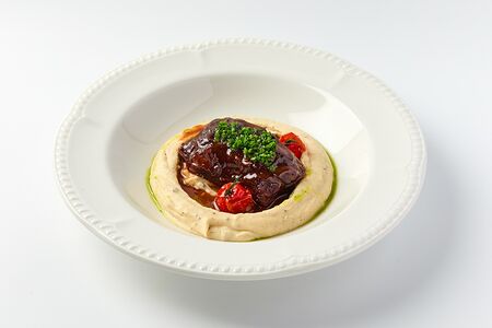 Телячьи щёчки с трюфельным пюре