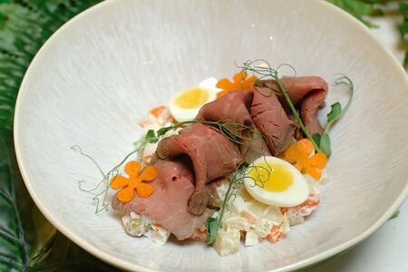 Оливье с ростбифом