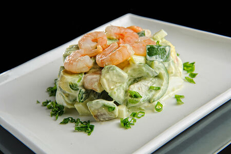 Салат с авокадо и креветками