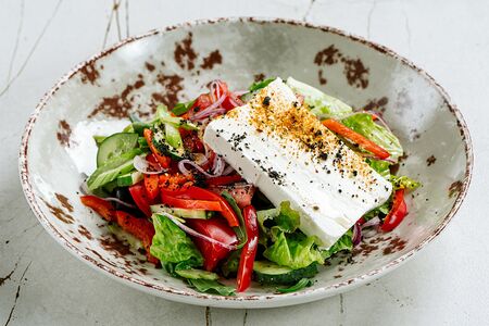 Греческий с землей из маслин