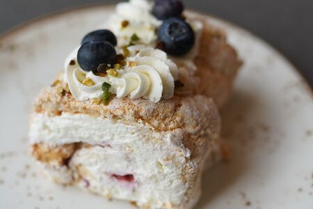 Меренговый рулет