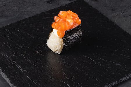 Хенд-ролл Лосось