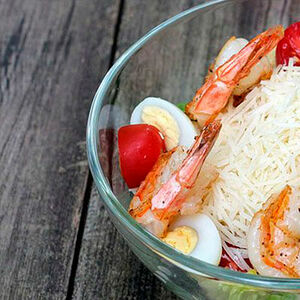 Салат Цезарь с креветками