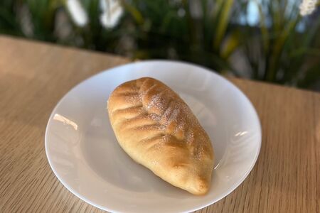 Пирожок с яблоком