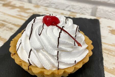 Корзинка с белковым кремом