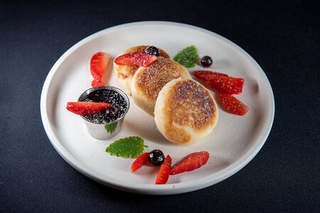 Сырники с ягодами из рисовой муки