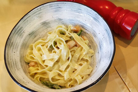 Феттуччине с лососем и цукини