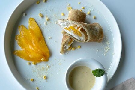 Блин с творожной начинкой