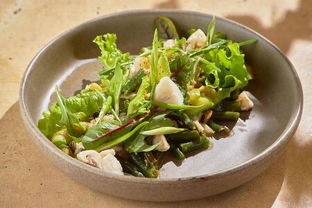 Салат с зубаткой и цукини