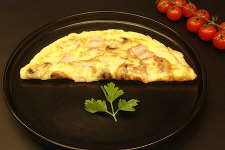 Омлет с беконом и грибами