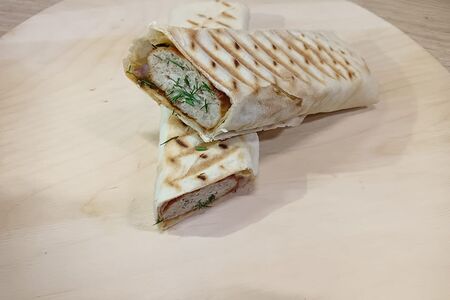 Люля-кебаб в лаваше баранина