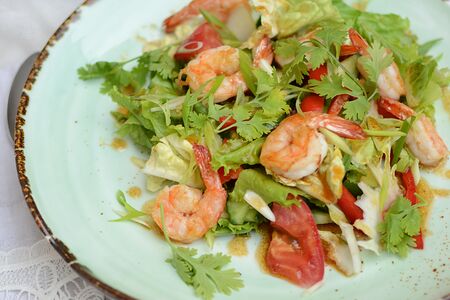 Салат с креветками