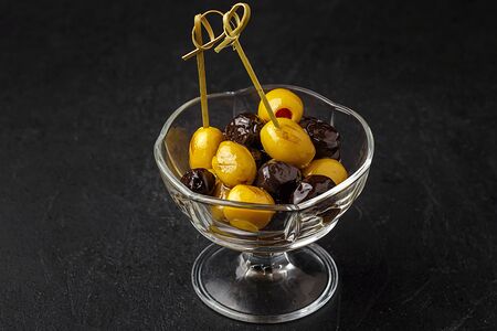 Оливки крупные