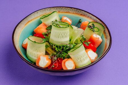 Салат с лососем