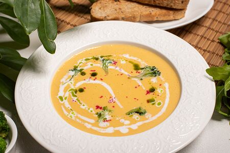 Подкопченный крем-суп из лосося