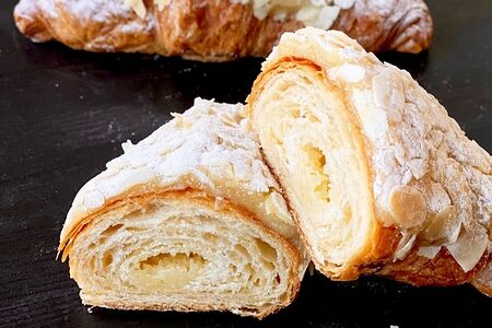 Круассан миндальный