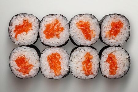 Маки с лососем