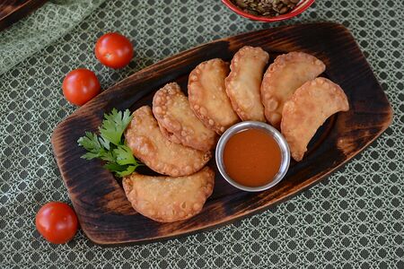 Мини-чебуреки с креветкой