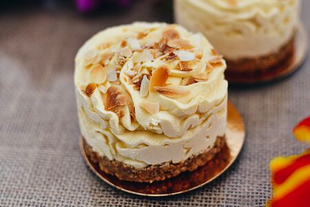 Десерт Сливочно-ягодный с манго