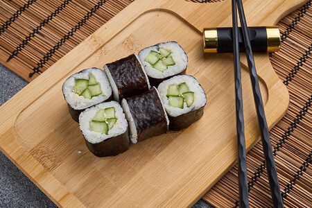 Ролл с огурцом