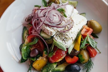 Греческий салат с сыром Фета