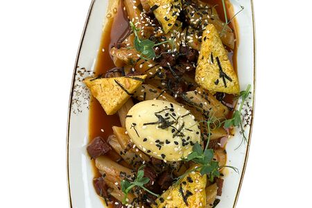 Токпокки с курицей в томатном соусе