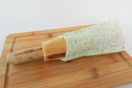 Хот-дог французский с сосиской из индейки