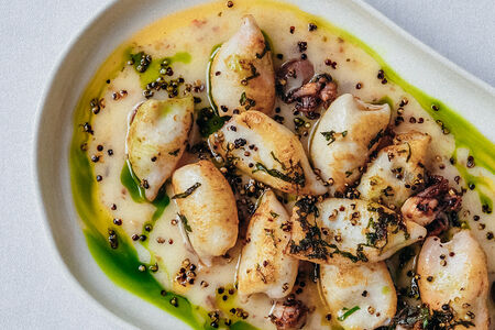 Кальмар лолиго с соусом из абхазского лимона