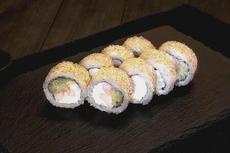 Калифорния в кунжуте с креветкой