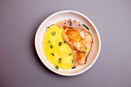 Куриное филе су-вид с картофелем Алиго и соусом Хойсин